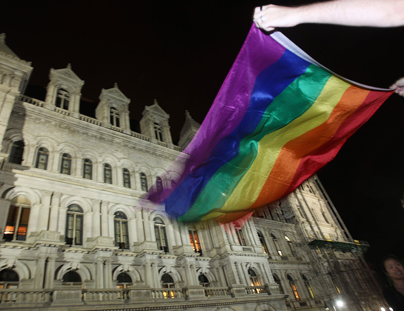 Illustration for article titled New Yorkers Take to the Streets to Celebrate Gay Marriage Vote